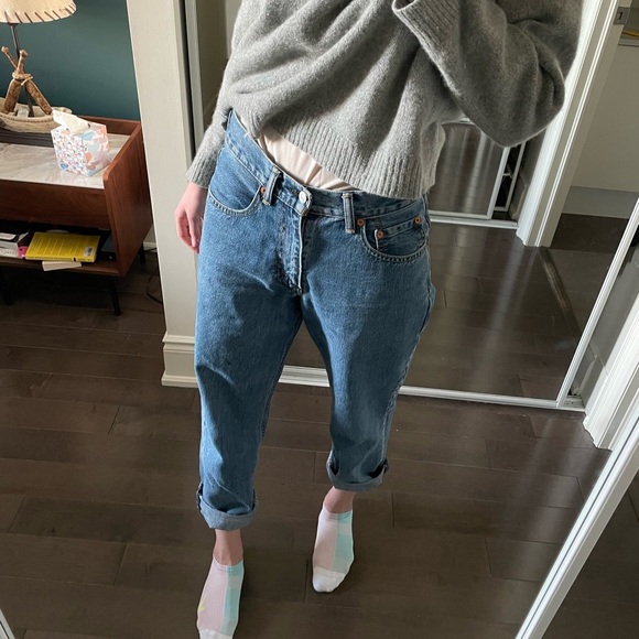 Vintage Levi’s straight dark wash jeans - Picture 2 of 7